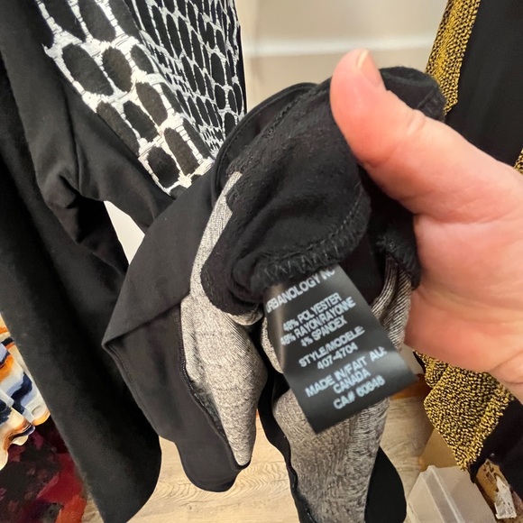 Pure Essence Black and White Snakeskin Patterned Top NWT Medium - Picture 5 of 6